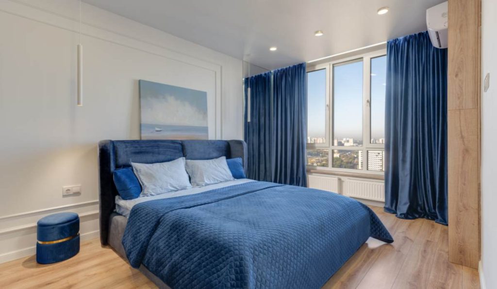 quarto com cama de casal